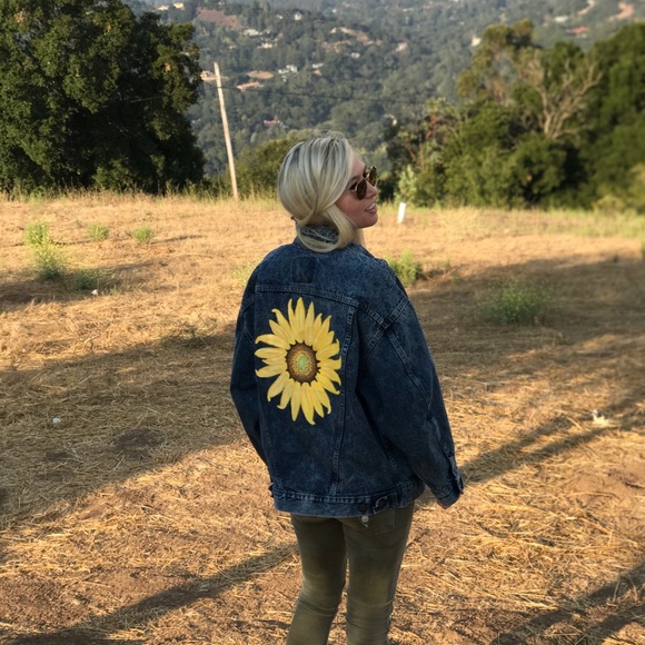 Vintage Jean Jacket with hand painted sunflower - Picture 2 of 5